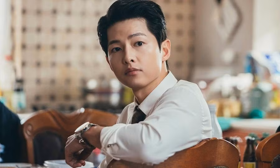 Song Joong Ki sau khi cách ly đã trở lại tiếp tục ghi hình cho "Bogota".