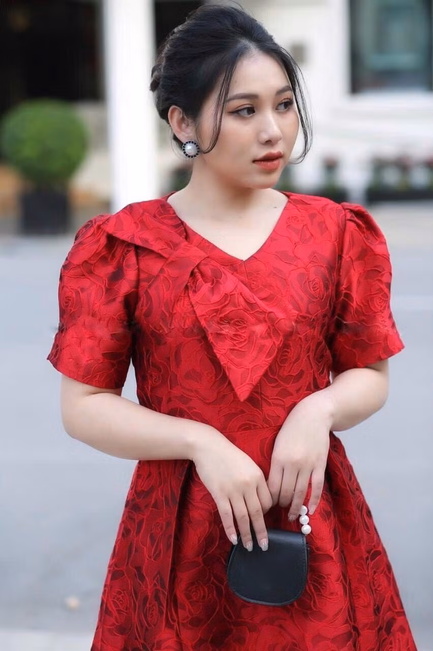 Hà Chi đang là mẫu ảnh tại Hà Nội.
