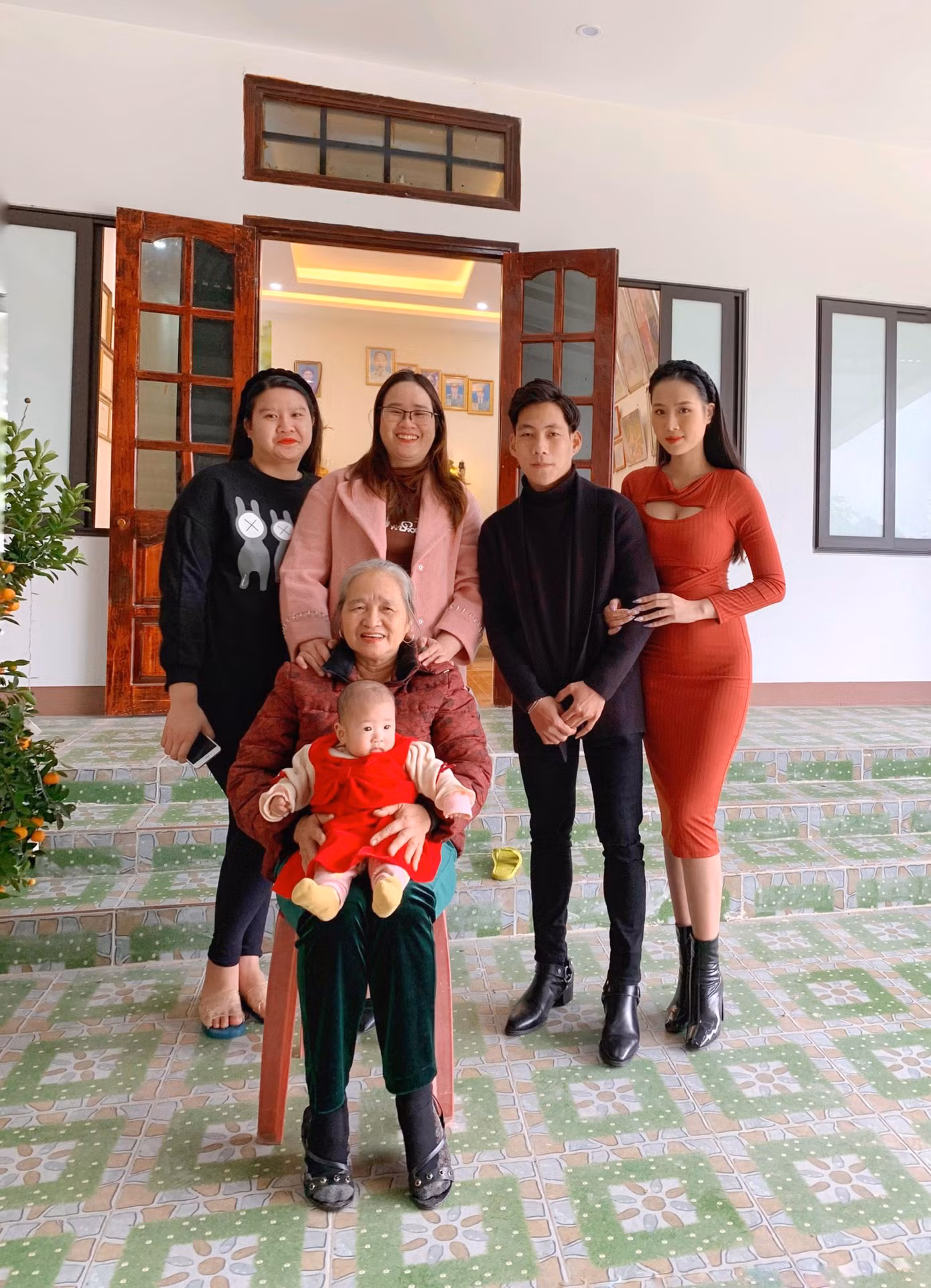 Ánh Tuyết hạnh phúc khi có gia đình luôn ở bên, động viên và chia sẻ mọi thứ.