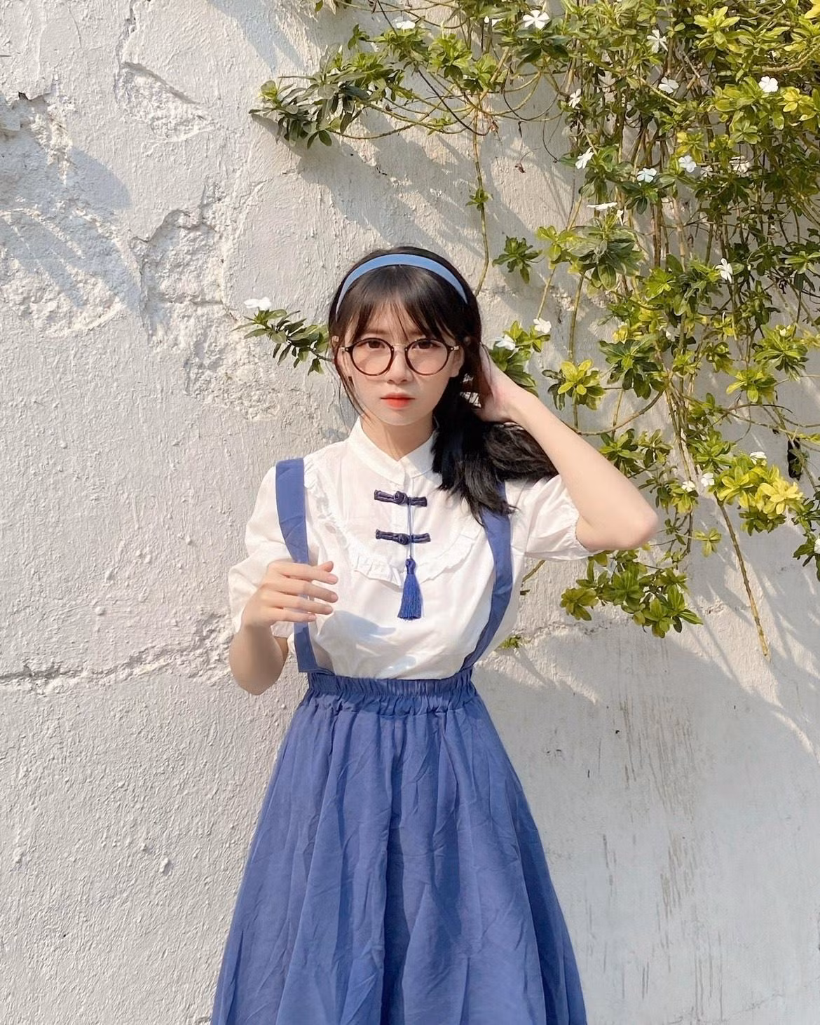 Phạm Thùy Dương hay còn có biệt danh là Sún (sinh năm 2003) hiện đang là một streamer.