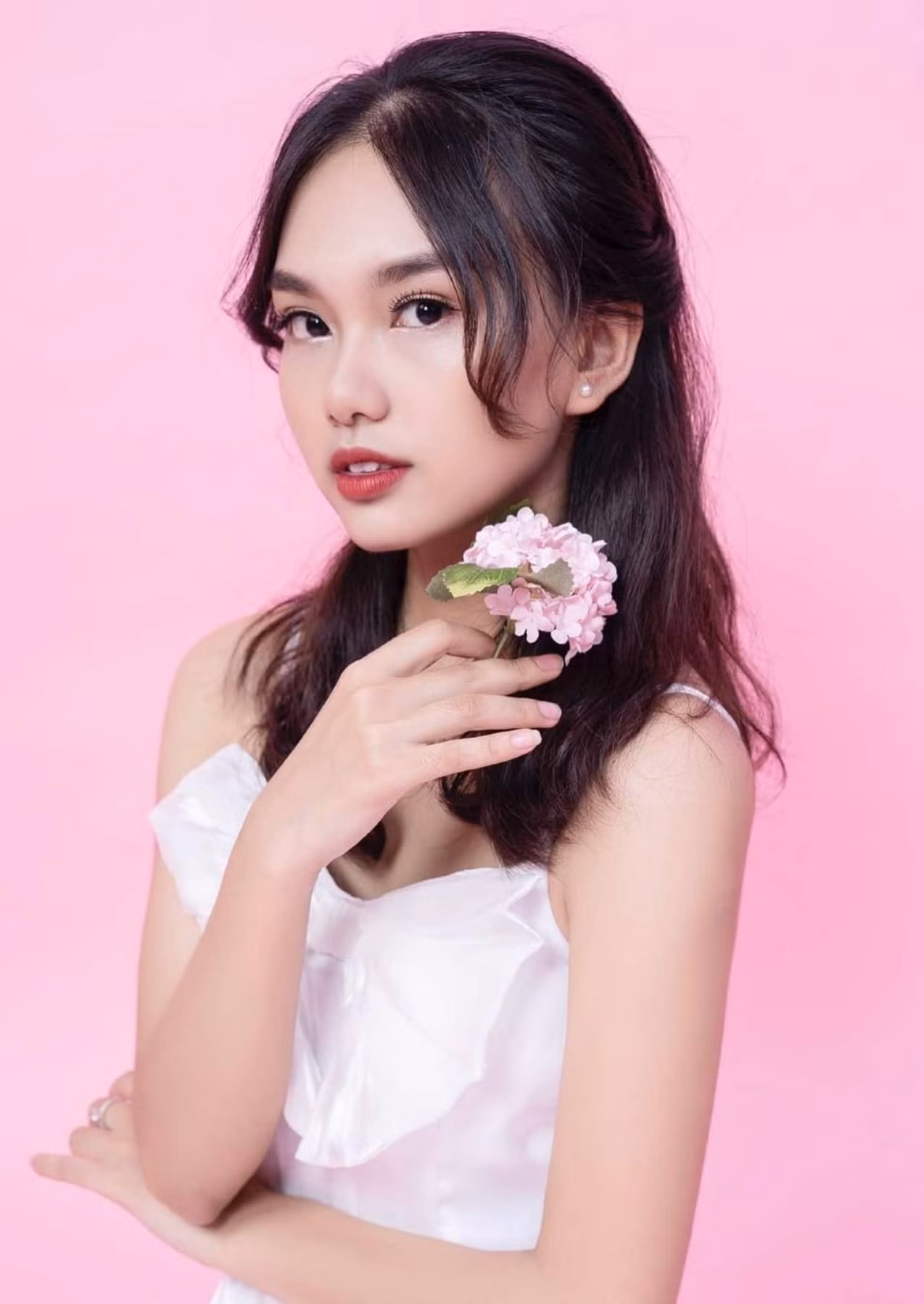 Phương Anh là một sinh viên ưu tú trong học tập khi nhiều lần đạt học bổng khá giỏi.