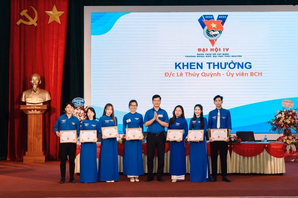 Lê Thuý Quỳnh hiện là: Uỷ viên BCH Hội sinh viên Việt Nam tỉnh Thái Nguyên; Phó chủ tịch Hội sinh viên Việt Nam Khóa II Trường Ngoại ngữ; Uỷ viên BCH Đoàn Thanh niên - Trường Ngoại ngữ; Uỷ viên Ban chấp hành Đoàn TNCS Hồ Chí Minh Trường Ngoại ngữ.