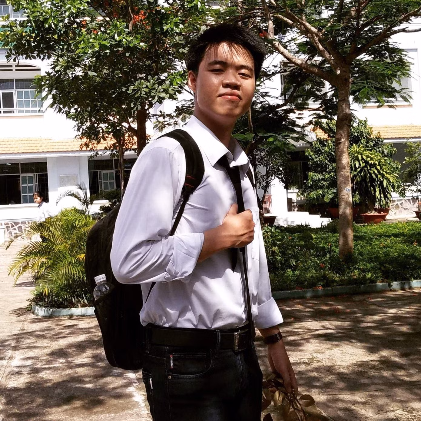 Nhất Tín đã được đánh giá là một học sinh toàn diện và năng nổ trong các phong trào, hoạt động với những thành tích tiêu biểu.