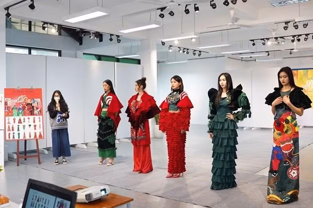 Mỗi sản phẩm trong BST Lân đều mang vẻ đẹp và nét ấn tượng riêng.
