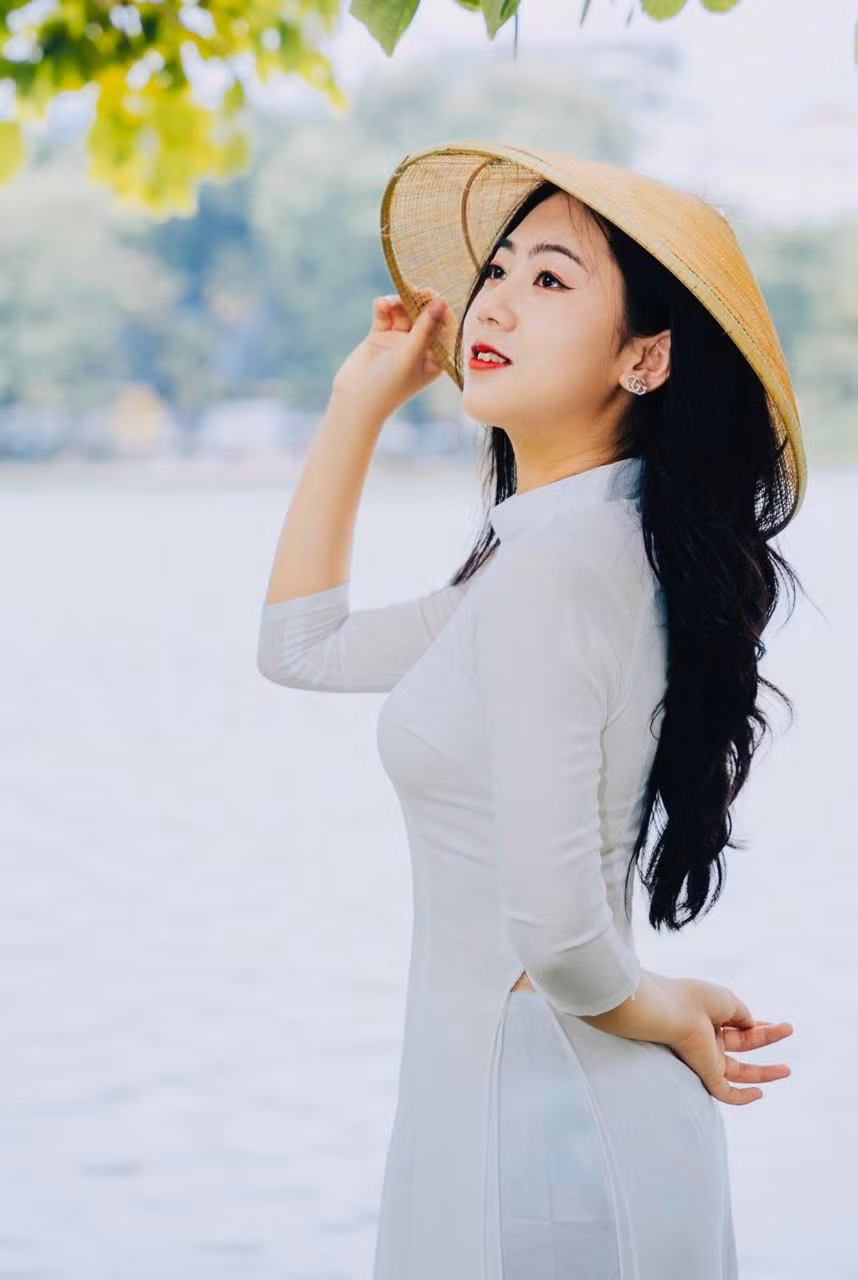 Đỗ Kiều Chinh (sinh năm 2000) vừa tốt nghiệp loại Giỏi chuyên ngành Thương mại điện tử, trường Đại học Mỏ - Địa chất. Đỗ Kiều Chinh (sinh năm 2000) vừa tốt nghiệp loại Giỏi chuyên ngành Thương mại điện tử, trường Đại học Mỏ - Địa chất.