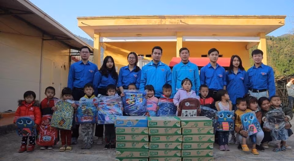 Nhờ tham gia những hoạt động tình nguyện, Quỳnh mới thấu hiểu được ở ngoài kia còn biết bao nhiêu hoàn cảnh khó khăn, đồng cảm với những mảnh đời bất hạnh.