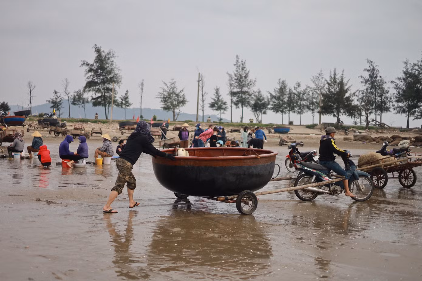 Khung cảnh nhộn nhịp tại Cửa Lò vào mỗi buổi sáng sớm.