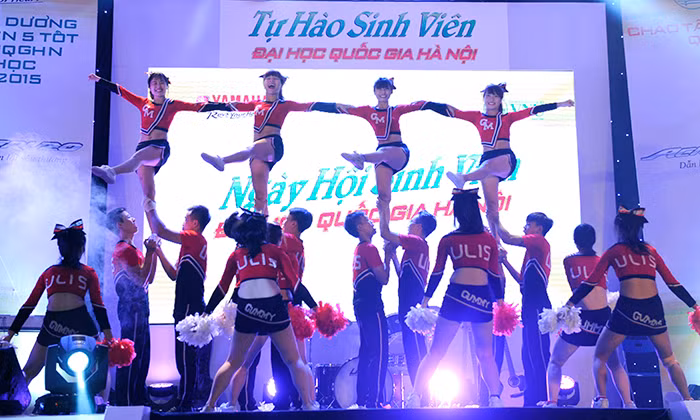 Bùng nổ đêm hội “Tự hào sinh viên ĐHQG Hà Nội” 2015 ảnh 1