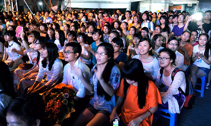 Bùng nổ đêm hội “Tự hào sinh viên ĐHQG Hà Nội” 2015 ảnh 6
