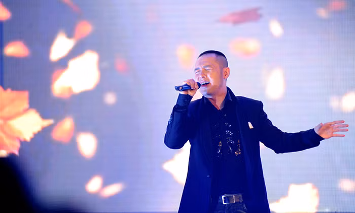 Bùng nổ đêm hội “Tự hào sinh viên ĐHQG Hà Nội” 2015 ảnh 8