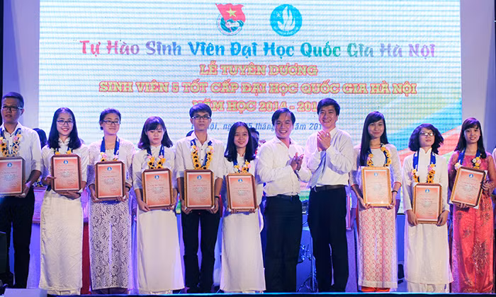 Bùng nổ đêm hội “Tự hào sinh viên ĐHQG Hà Nội” 2015 ảnh 4