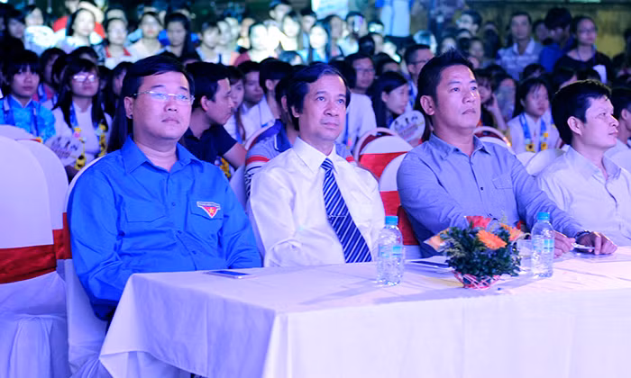Bùng nổ đêm hội “Tự hào sinh viên ĐHQG Hà Nội” 2015 ảnh 2