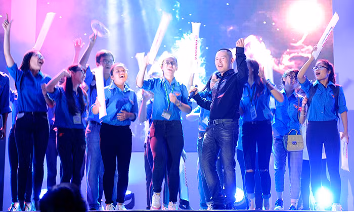 Bùng nổ đêm hội “Tự hào sinh viên ĐHQG Hà Nội” 2015 ảnh 9