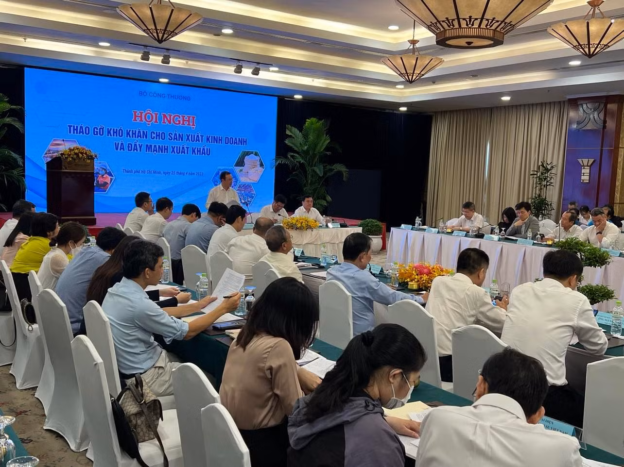 Bộ Công Thương tổ chức hội nghị bàn giải pháp tháo gỡ khó khăn cho DN xuất khẩu tại TPHCM ngày 25/4.