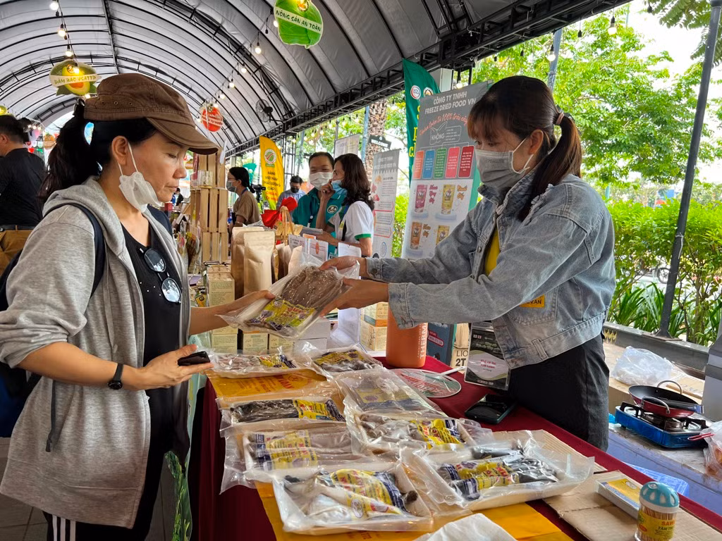 Các loại khô đắt hàng.