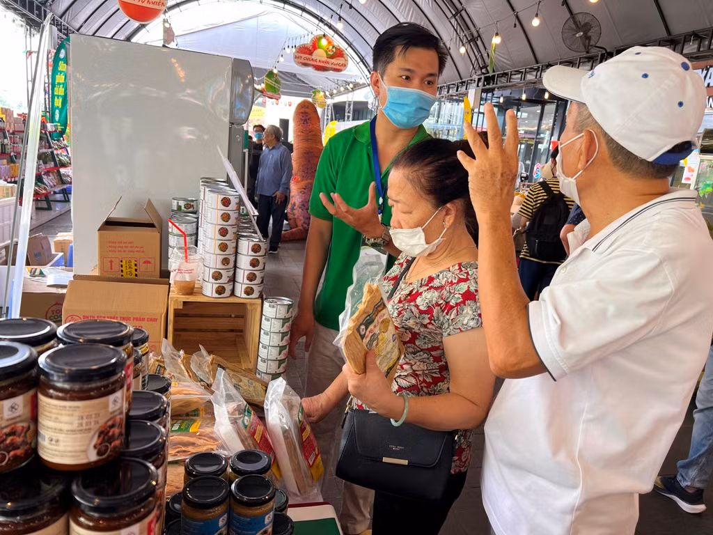 Các sản phẩm đều đạt tiêu chuẩn Việt Nam như OCOP từ 3-5 sao, nuôi trồng theo hướng VietGap, hữu cơ; sản phẩm có chỉ dẫn địa lý, tiêu biểu cấp tỉnh…