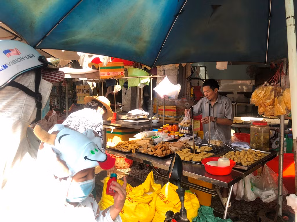 Đậu hũ đắt như tôm tươi trong ngày rằm tháng Giêng