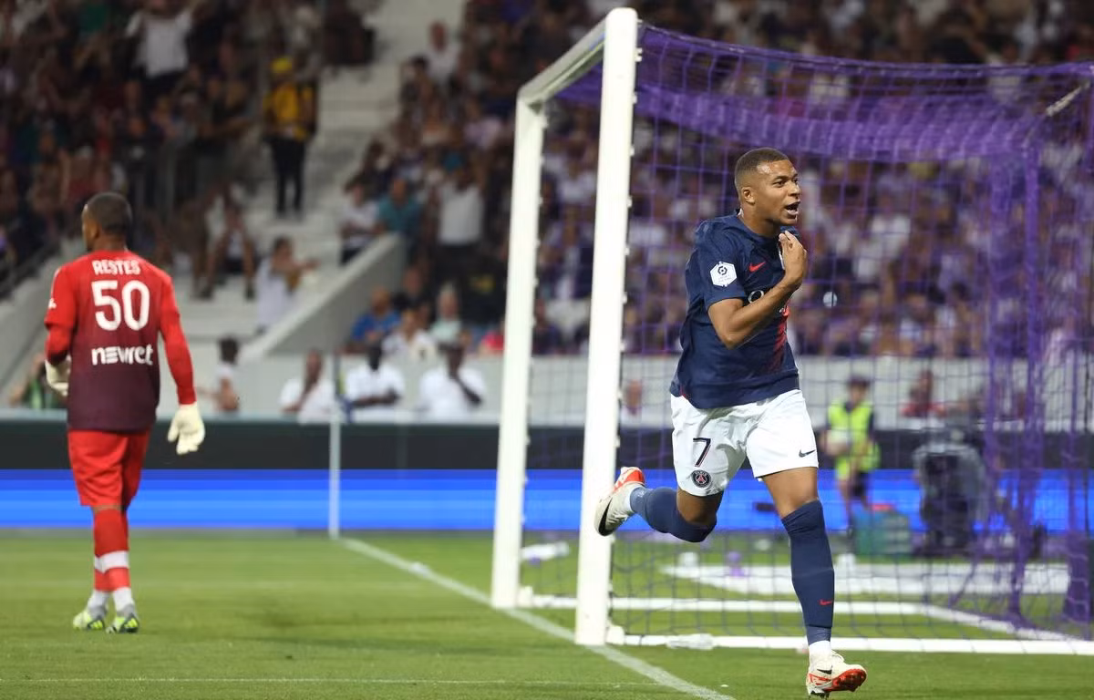 Mbappe ăn mừng bàn mở tỷ số ở phút 62