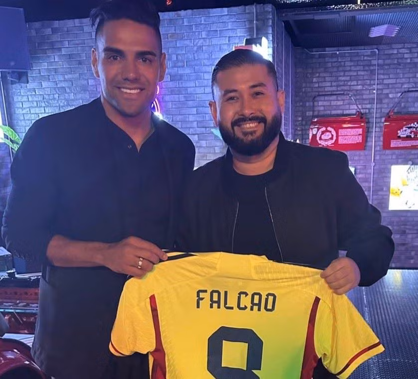 Falcao đang có mặt tại Malaysia và anh vừa gặp chủ CLB Johor DT
