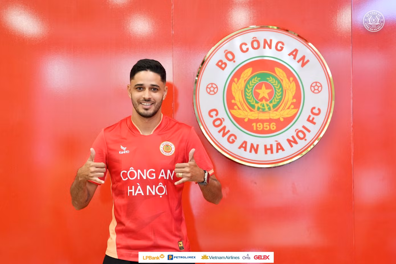Leo Artur trong lễ ra mắt CAHN