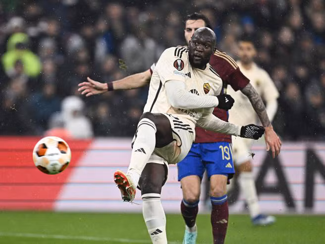Lukaku ghi bàn nhưng Roma chỉ có được 1 điểm trước Servette