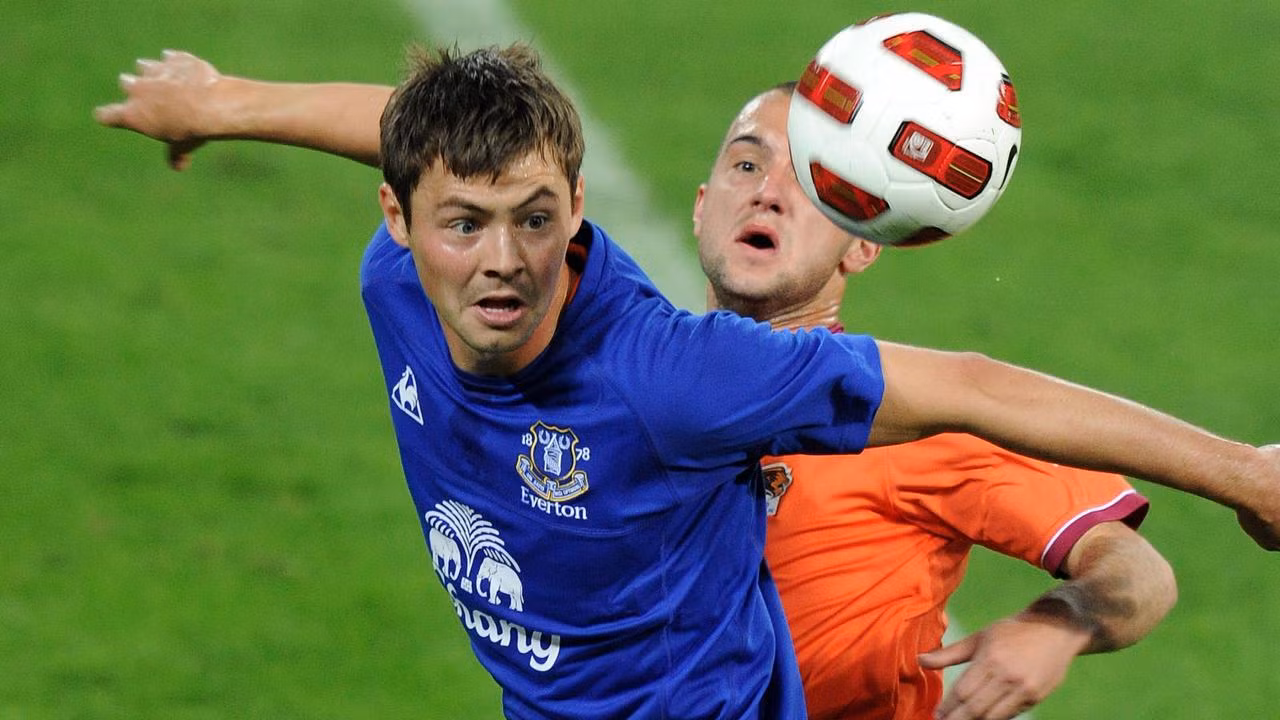 Bilyaletdinov (trái) từng trải qua nhiều năm thành công tại Everton