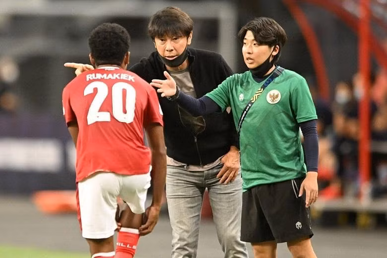 Áp lực đang đè nặng lên vai HLV Shin Tae-yong Áp lực đang đè nặng lên vai HLV Shin Tae-yong