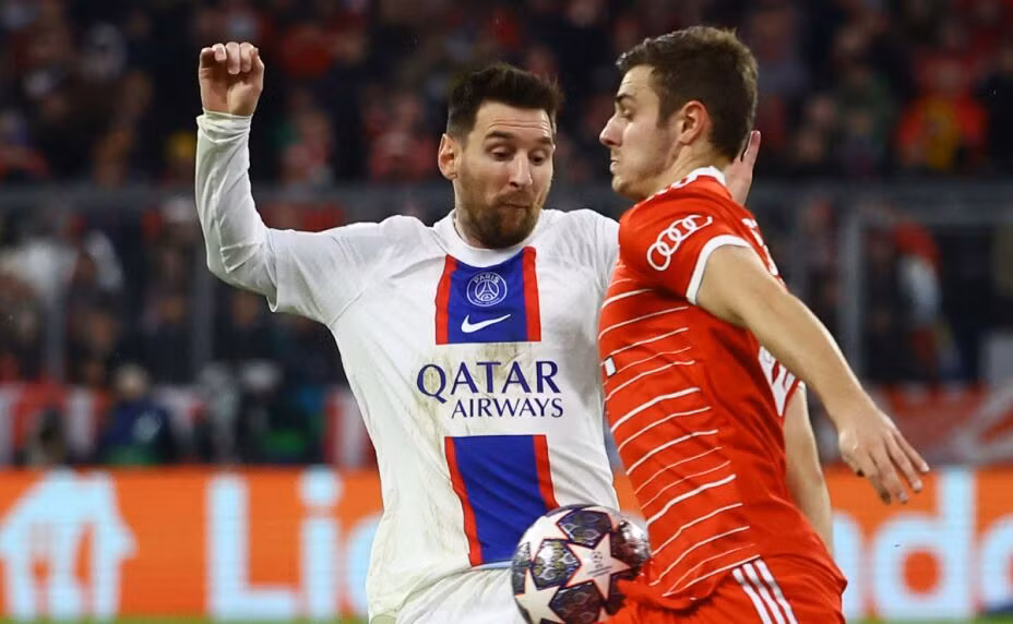 Messi chơi mờ nhạt, trong khi các đồng đội lại mắc sai lầm