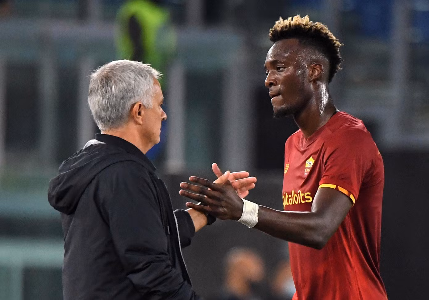 Mourinho vắng 2 trận, Roma thắng cả hai