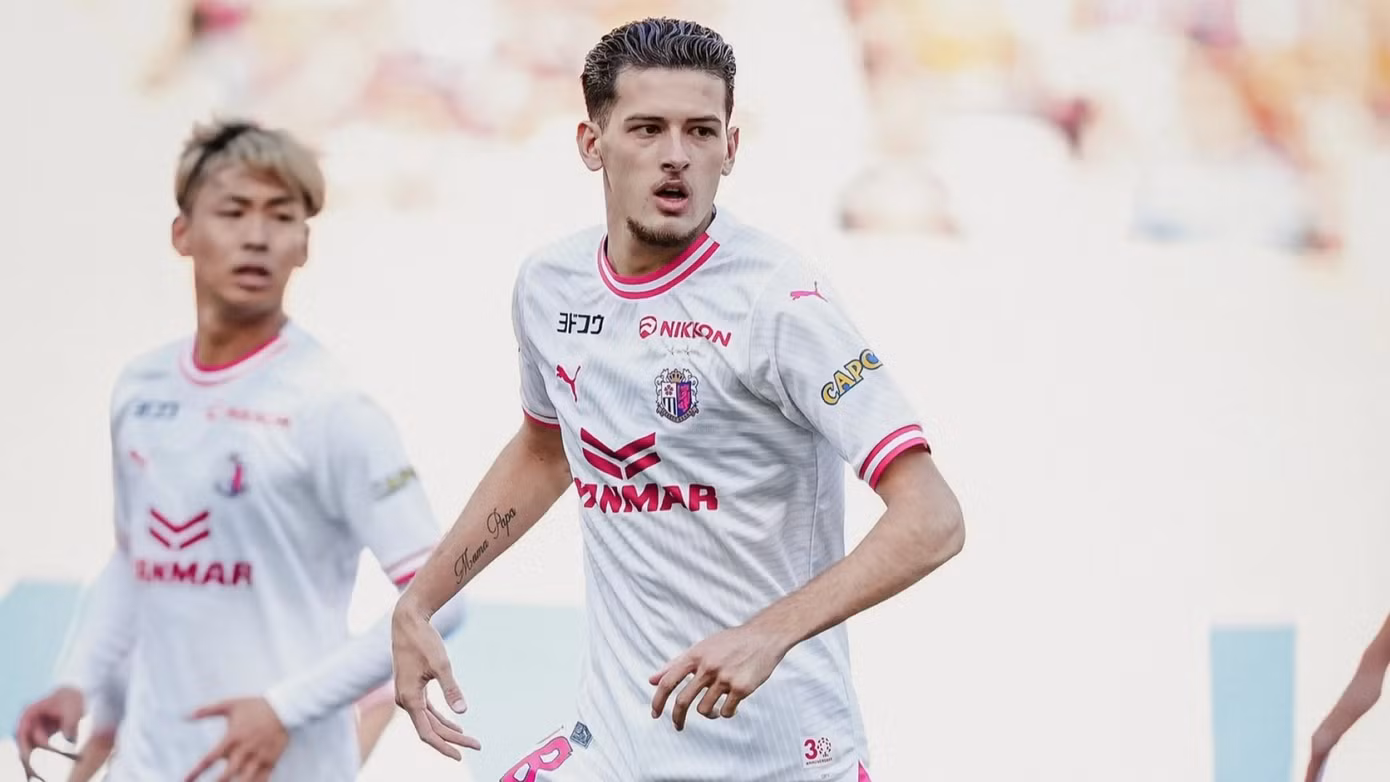Cezero Osaka nhất quyết không để Hubner dự trận play-off