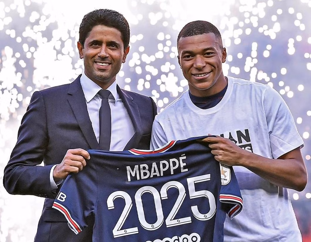 Nụ cười đã tắt trên môi Mbappe dù anh mới gia hạn hợp đồng với PSG