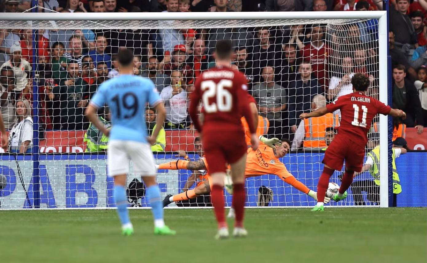 Salah trong pha đá penalty nâng tỷ số lên 2-1
