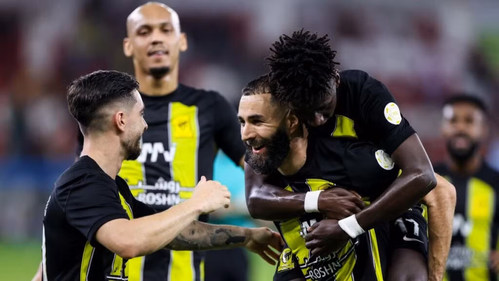 Benzema ghi 1 bàn trong 3 trận trước đó nhưng có liền 3 bàn sau khi HLV Nuno Santo mất việc
