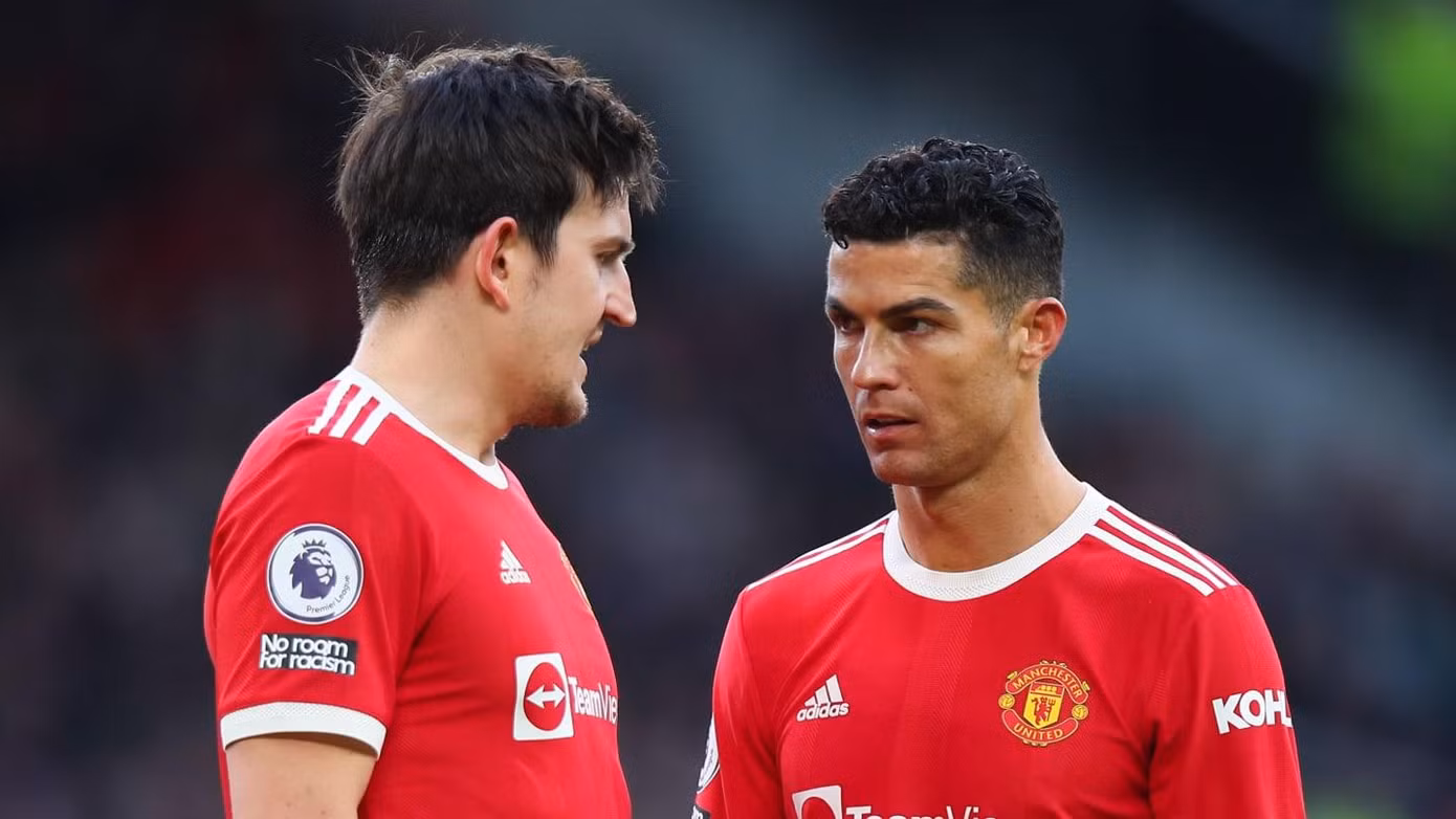 Maguire và Ronaldo ngồi dự bị trong ngày MU chiến thắng