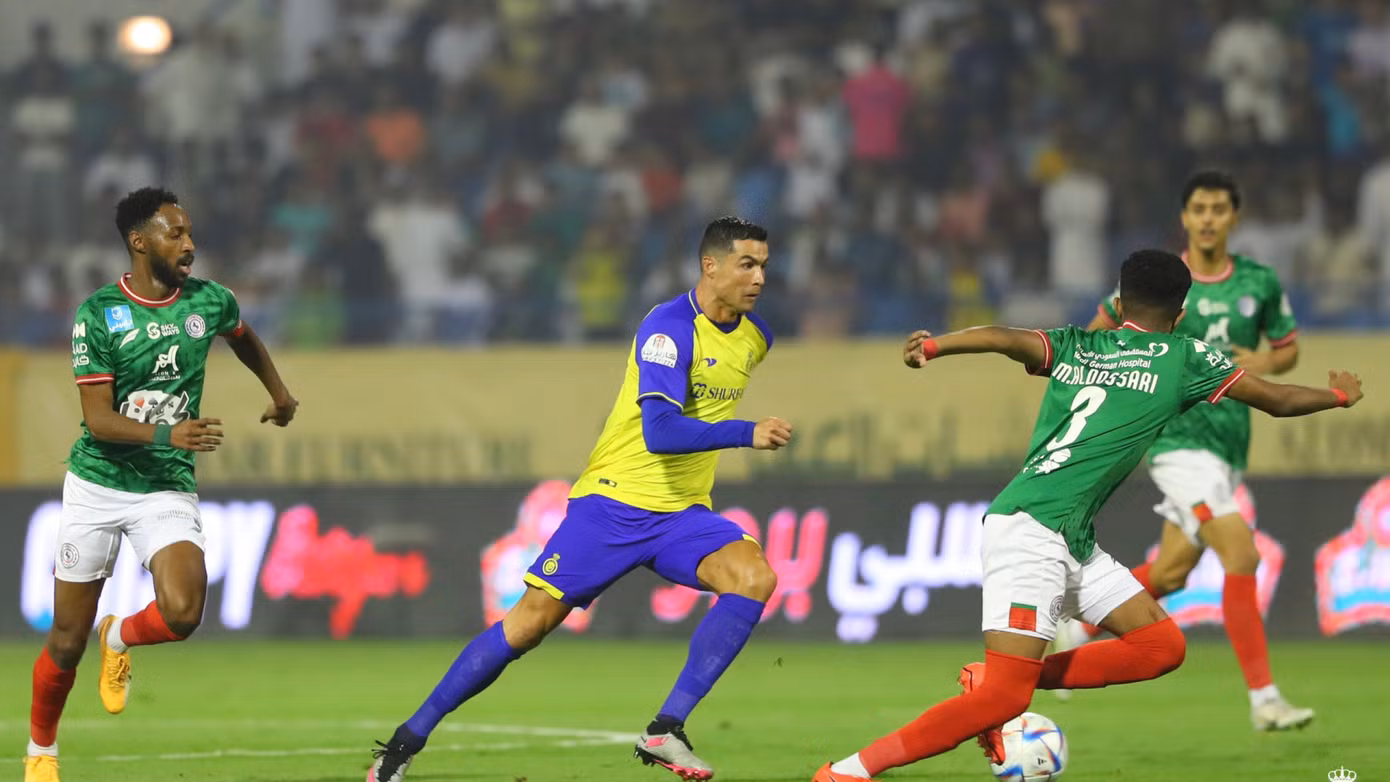 Ronaldo nỗ lực nhưng không thể giúp Al Nassr ra về với 3 điểm