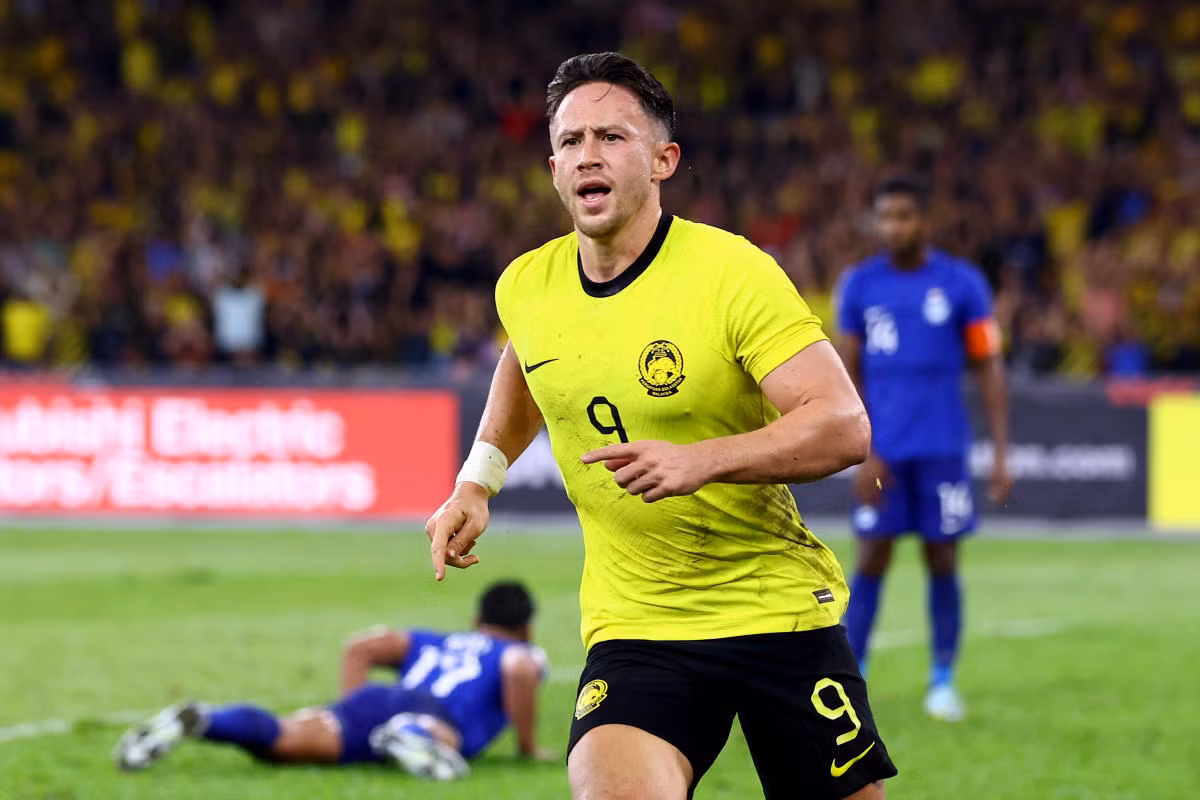 Darren Lok sinh ra ở Anh nhưng không thể trụ lại châu Âu nên đã về Malaysia chơi bóng