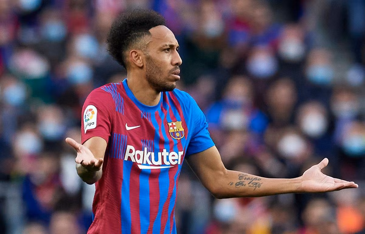Đến Aubameyang cũng khó ở lại Barca