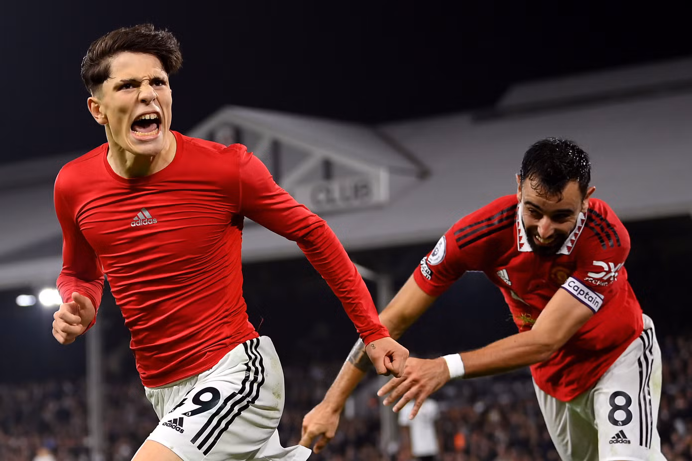 Garnacho ăn mừng sau khi ấn định chiến thắng trước Fulham