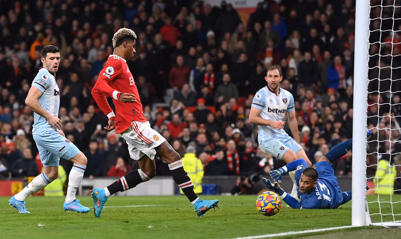 Rashford trong pha ghi bàn giúp MU có chiến thắng