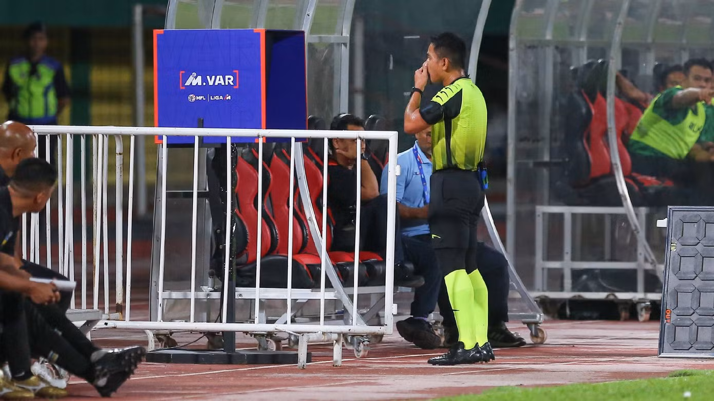VAR đã trở thành công cụ quan trọng ở các giải VĐQG Việt Nam, Thái Lan, Malaysia VAR đã trở thành công cụ quan trọng ở các giải VĐQG Việt Nam, Thái Lan, Malaysia