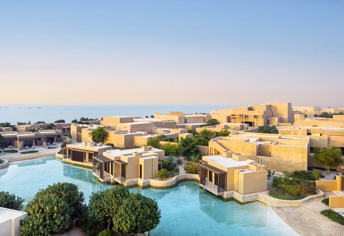 ĐT Đức cũng tương tự, thậm chí nơi ở của họ được xem là "xa xôi nhất World Cup", resort Zulal Wellness