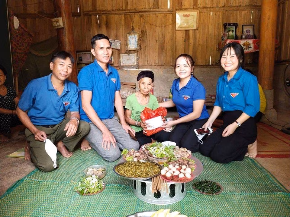 Bữa cơm yêu thương là hoạt động ý nghĩa trong tháng 7 tri ân .