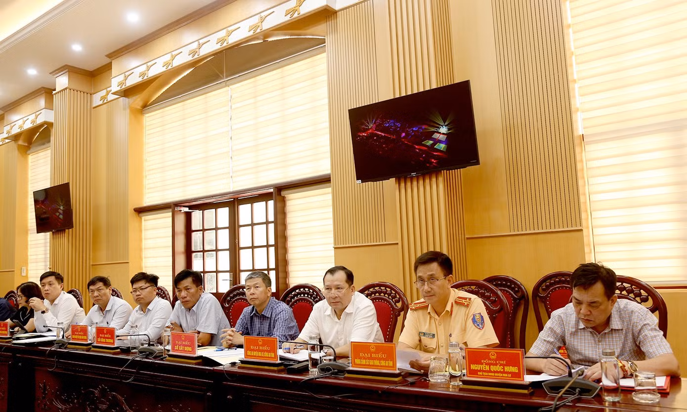 Chiều 29/5, các thành viên Ban tổ chức đề xuất, thống nhất các phương án tổ chức Tuần du lịch Ninh Bình 2024. Ảnh: Minh Đường