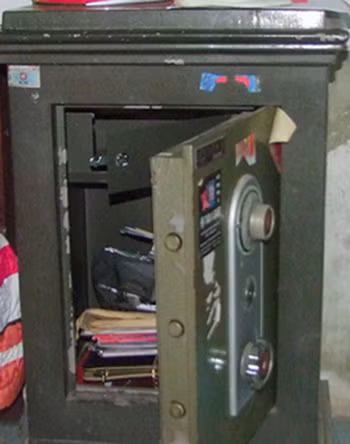 Thuê thợ đến phá két sắt nhà hàng xóm ảnh 1