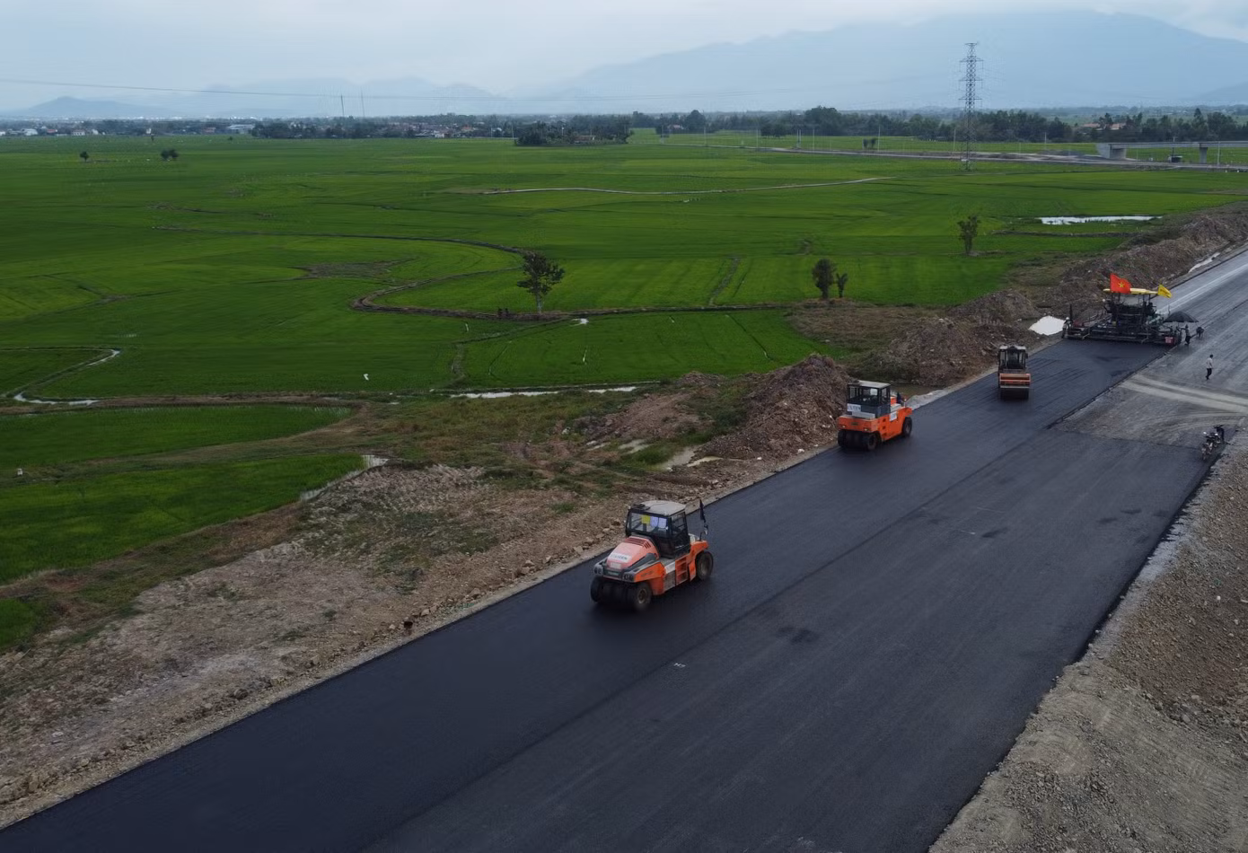 Dự án cao tốc Vân Phong - Nha Trang dự kiến sẽ hoàn thành vào tháng 6/2025. Ảnh: L.H.