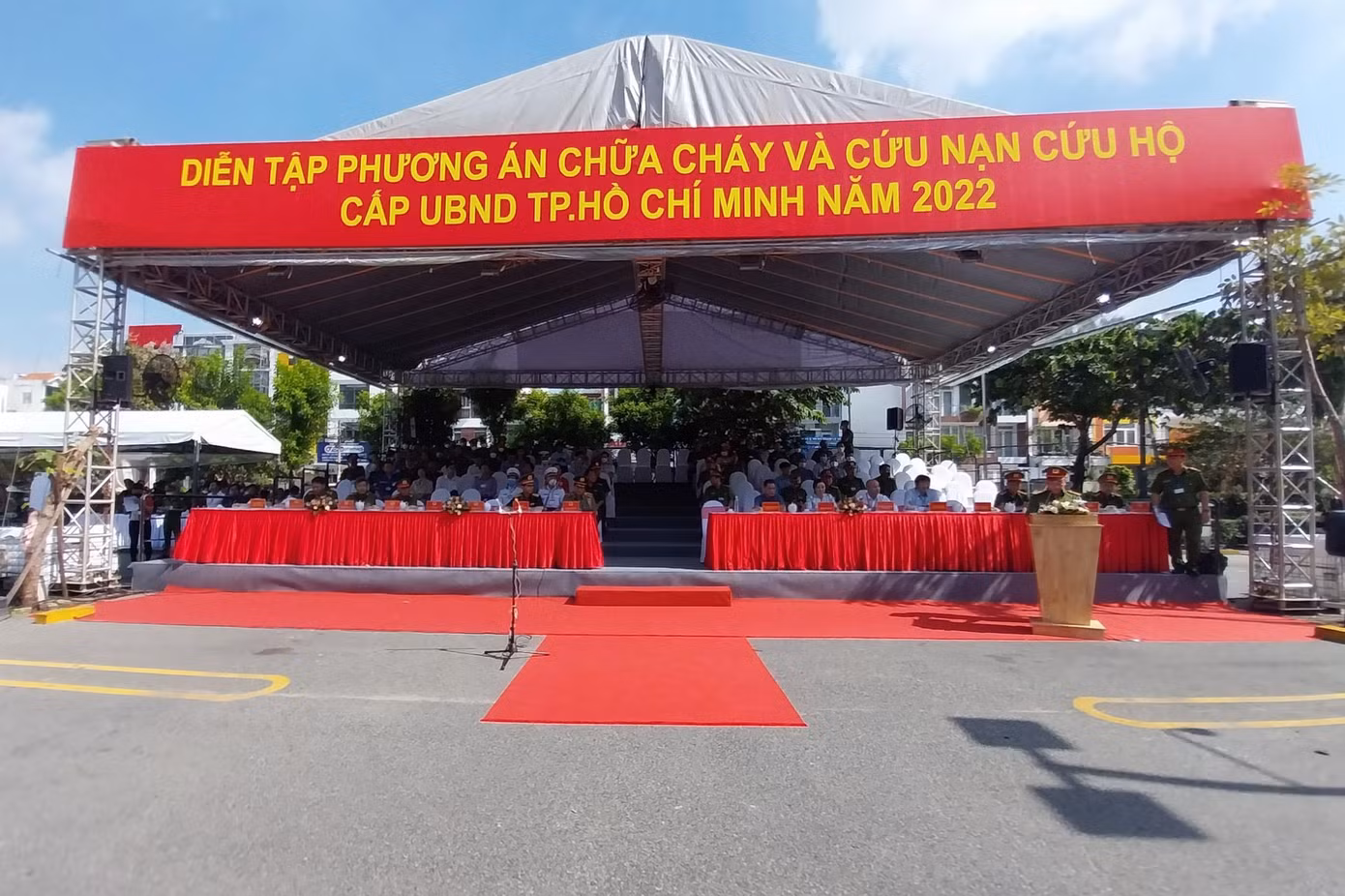 Sáng 29/7 tại Trung tâm thương mại AEON Bình Tân (phường Bình Trị Đông B, quận Bình Tân) đã diễn ra chương trình diễn tập các phương án chữa cháy và cứu nạn, cứu hộ với quy mô lớn do UBND TPHCM chỉ đạo.