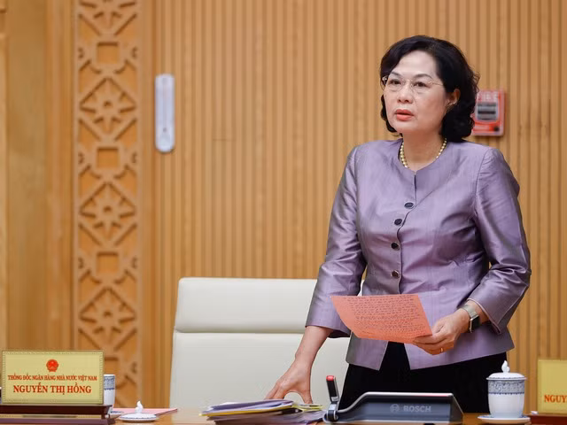 Các Bộ trưởng, trưởng ngành phát biểu tại phiên họp. Ảnh Nhật Bắc