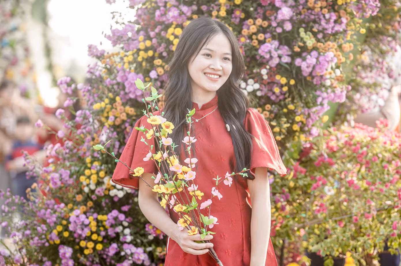 "Festival tổ chức dịp cận Tết nên em tranh thủ rủ bạn ra đây chụp một bộ ảnh Tết rực rỡ với hoa", một du khách chia sẻ.