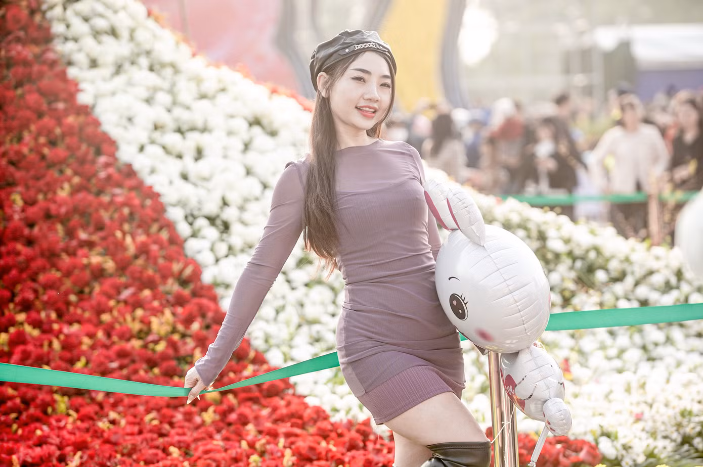 Đây là năm thứ 2 huyện Mê Linh tổ chức Festival hoa, nhằm trưng bày, giới thiệu các loại hoa, sản phẩm từ hoa, cây cảnh của huyện tới du khách thập phương.