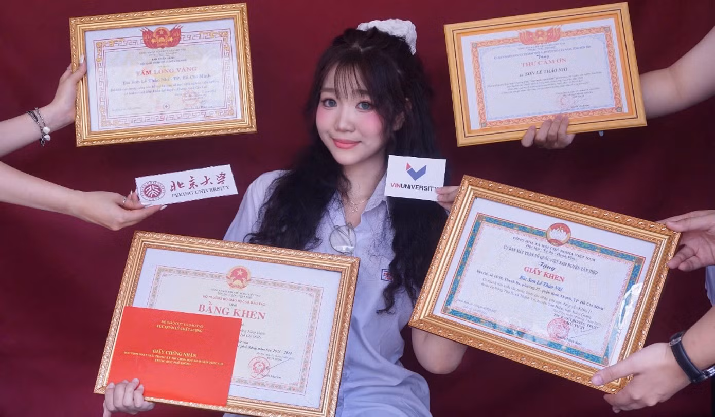 Thảo Nhi cùng với những “chiến tích” khủng của mình suốt khoảng thời gian học tại trường. Ảnh: NVCC